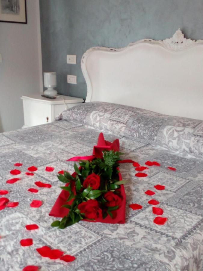 B&B Rosalu - Adults Only ซีร์มิโอเน ภายนอก รูปภาพ