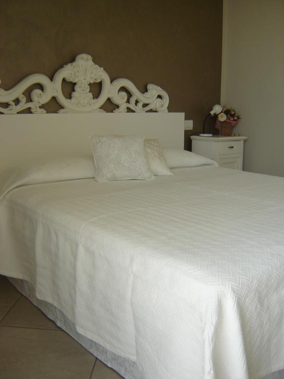 B&B Rosalu - Adults Only ซีร์มิโอเน ภายนอก รูปภาพ